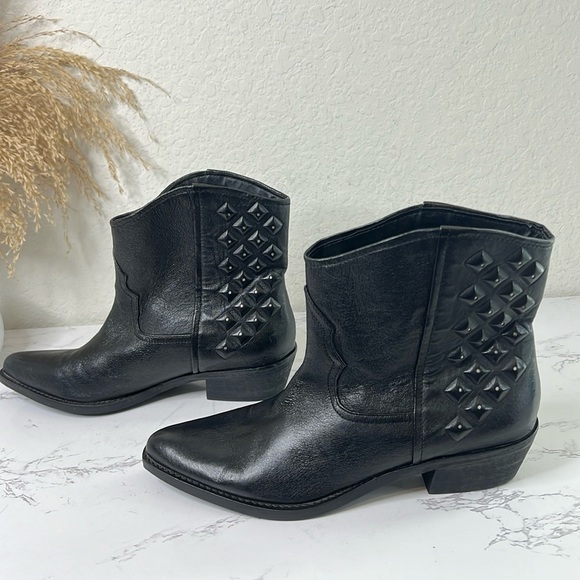 Steve Madden Shoes - Steve Madden Black Leather Boots Size 7.5
